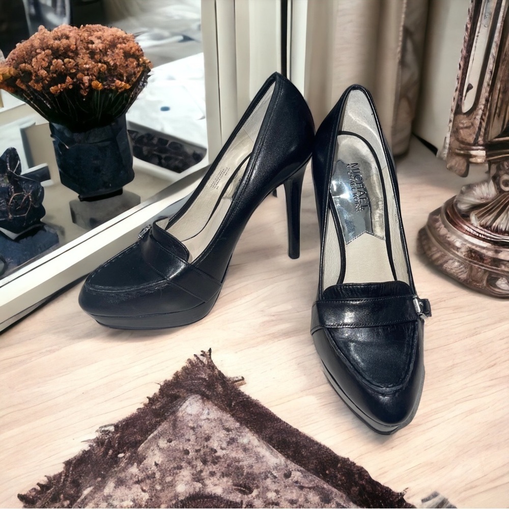 Michael Kors buckle heels size 8